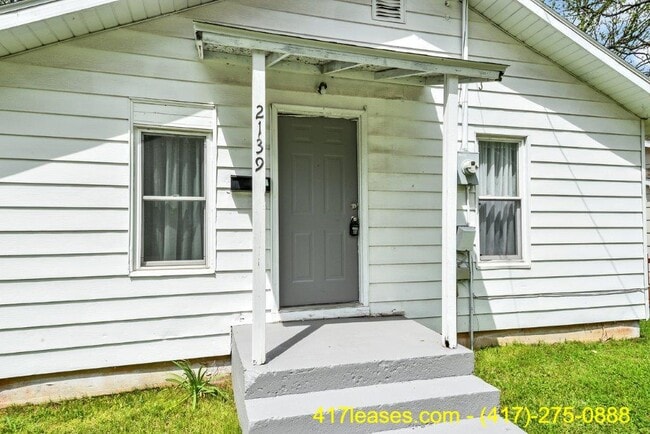 Building Photo - 2139 N Taylor Ave