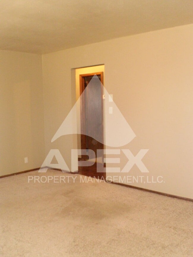 Foto del edificio - Nice 2 Bd - 1Ba Apartment in Fountain City w/1-Car Carport Parking - End Unit!
