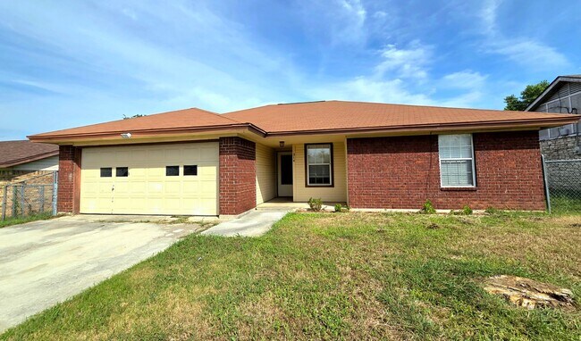 Foto del edificio - NEW IN MANAGEMENT - AVAILABLE NOW!