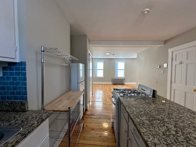 Building Photo - 39 Beacon St