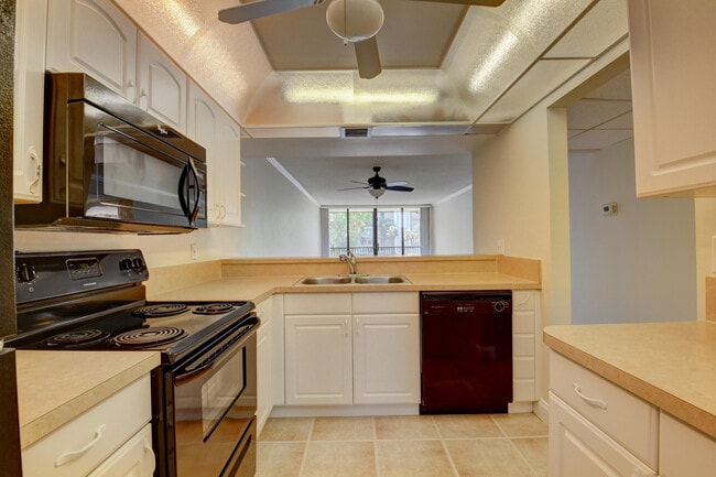 Building Photo - 16 Royal Palm Way