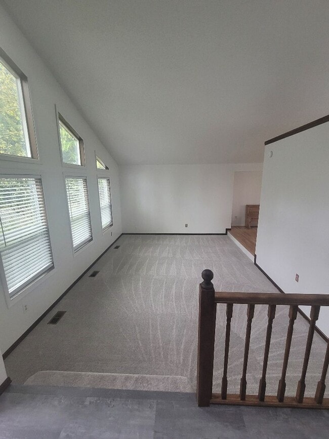 Building Photo - Federal Way out by Hoyt Road tri-level hom...