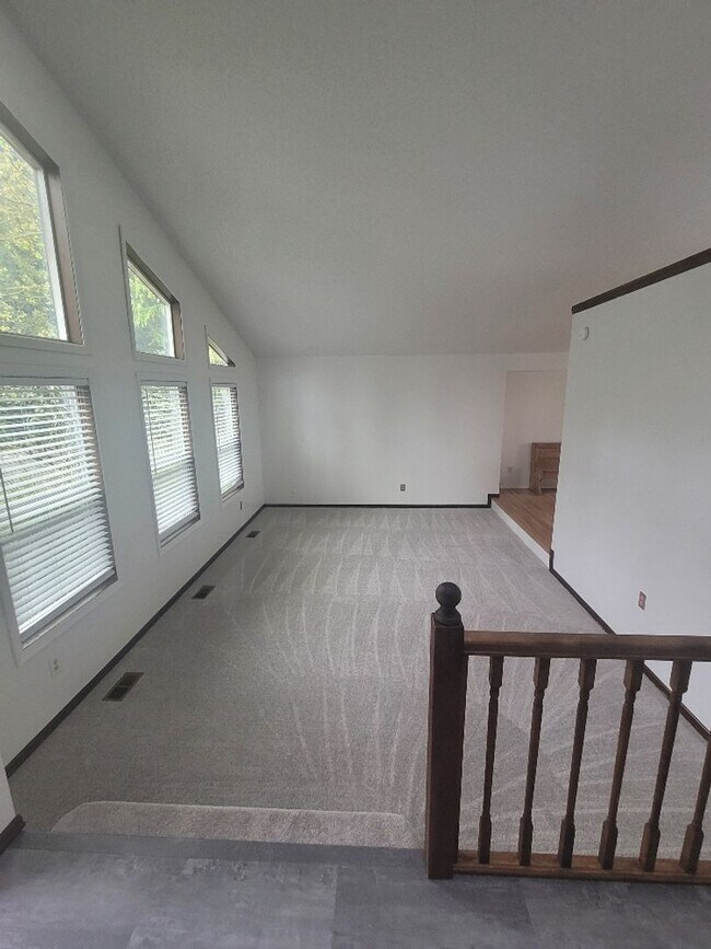 Foto del edificio - Federal Way out by Hoyt Road tri-level hom...