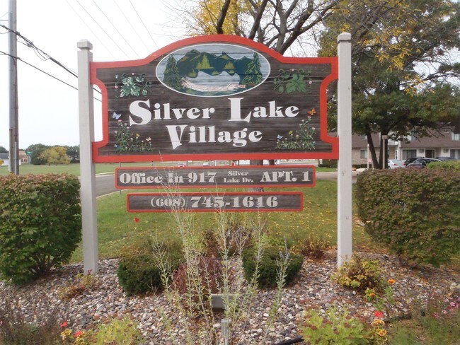 Foto del edificio - 905 Silver Lake Dr