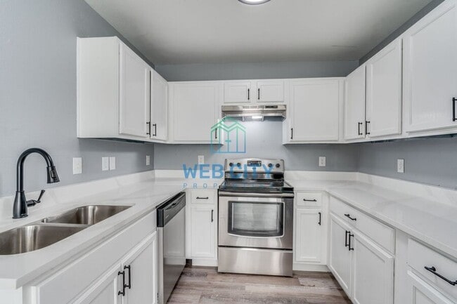 Building Photo - 2525 Lyola St