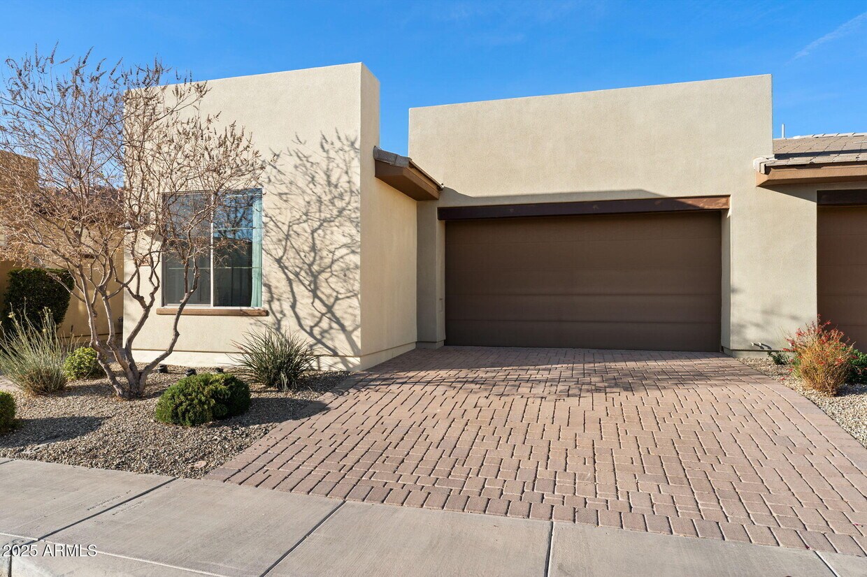 Foto principal - 678 E Cobble Stone Dr