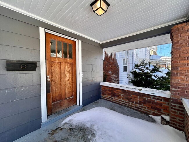 Foto del edificio - Spacious Four Bedroom Home in Southeast Grand Rapids