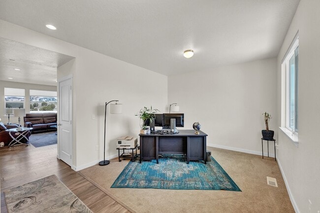 Building Photo - 4586 W Thorley Dr