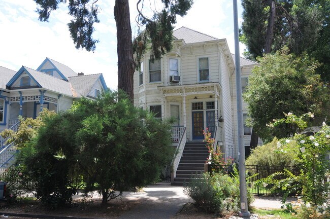 Building Photo - 1310-1314 D St