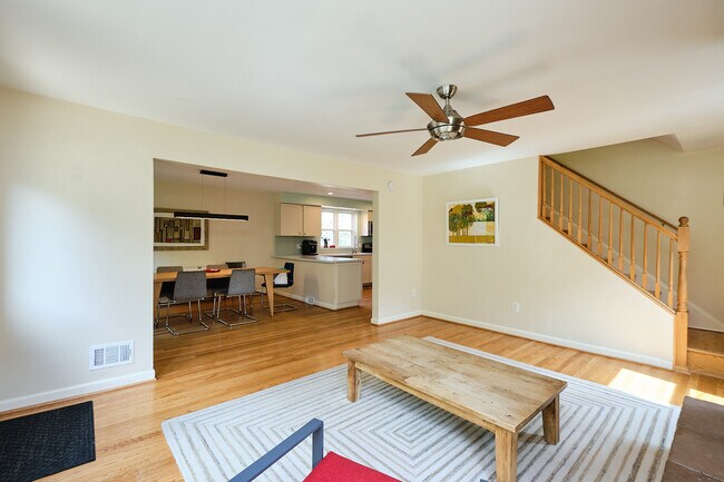 Foto del edificio - 1318 Perry St NE