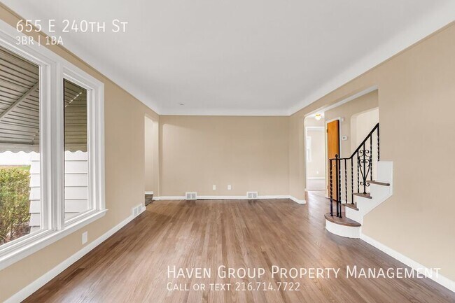 Building Photo - 655 E 240th St
