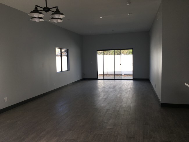 Foto del edificio - 6624 Kester Ave