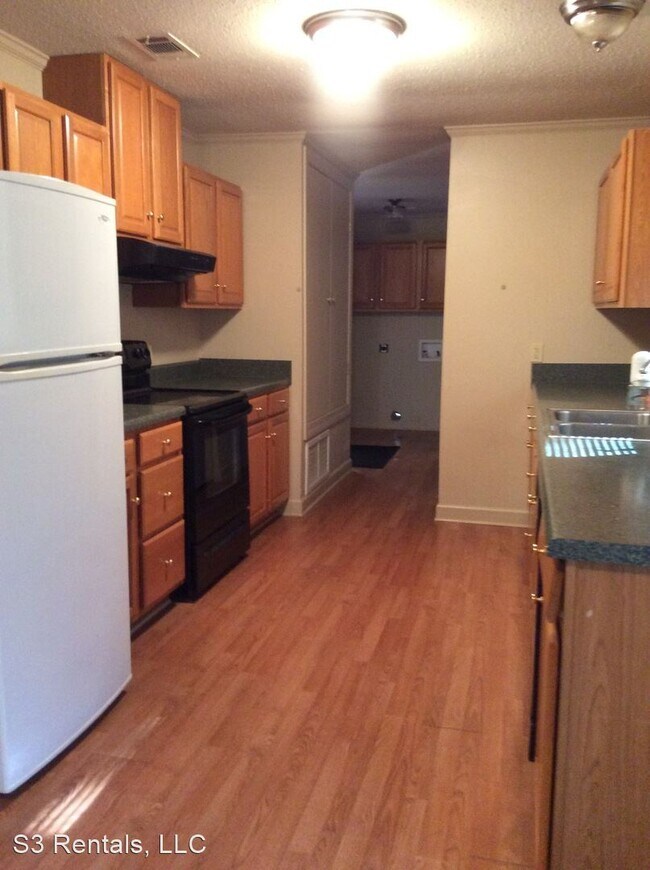 Building Photo - 3 br, 2 bath House - 7585 E. Oaklawn Rd