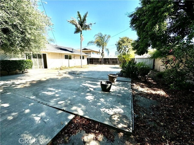 Building Photo - 1333 N Ukiah Way