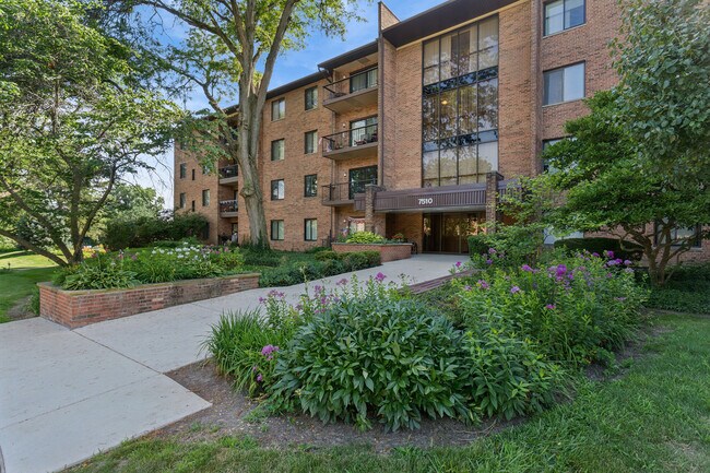 Building Photo - 7510 Farmingdale Dr