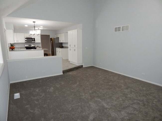 Building Photo - 2812 Springdale Cir