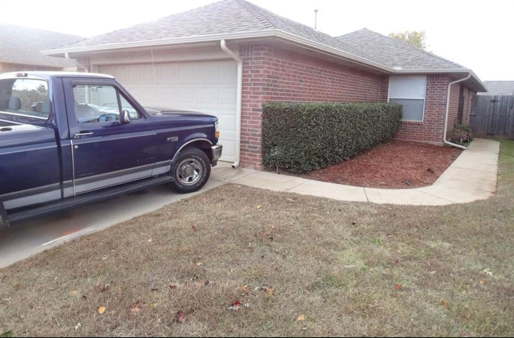 Primary Photo - 3813 Southwind Ave