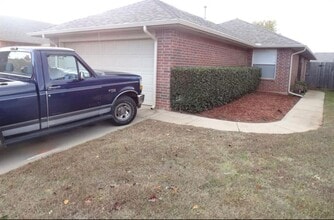 Building Photo - 3813 Southwind Ave