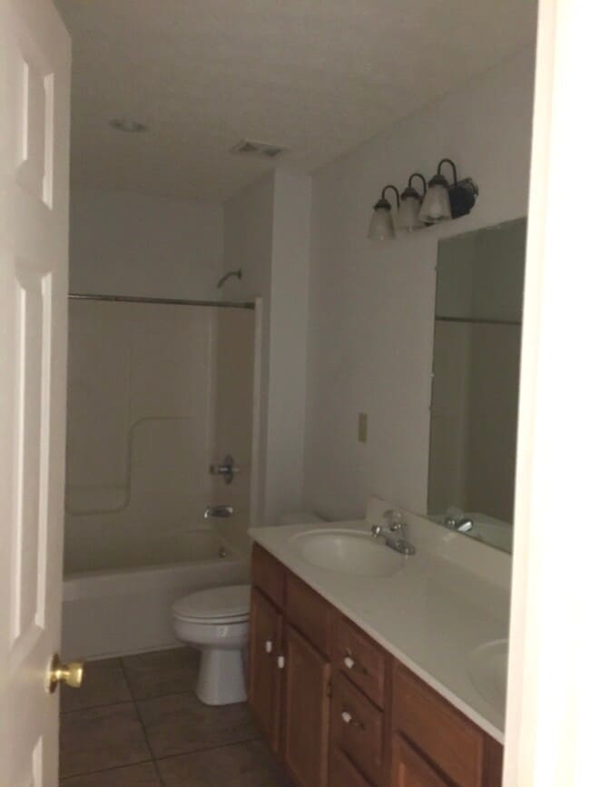 Building Photo - 400 Wabarto Way