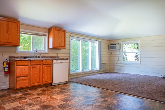 Building Photo - 1604 E Main St