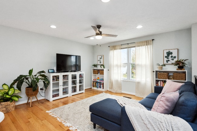 Photo - 937 Marine Dr House