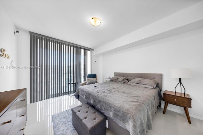 Foto del edificio - 7751 NW 107th Ave