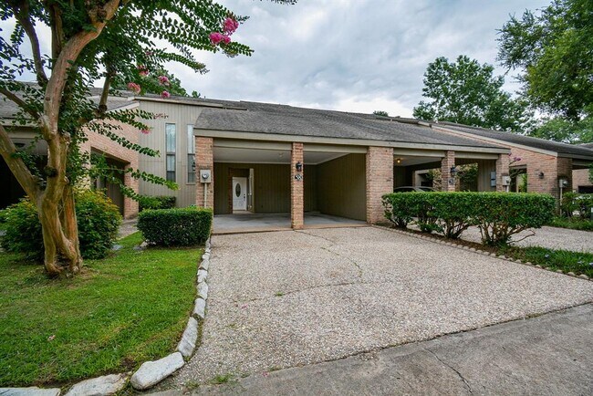 Building Photo - 9400 Doliver Dr