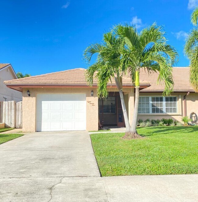 Foto del edificio - 825 Lantern Tree Ln