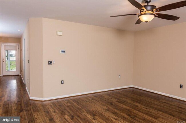 Foto del edificio - 117 Lakeside Dr