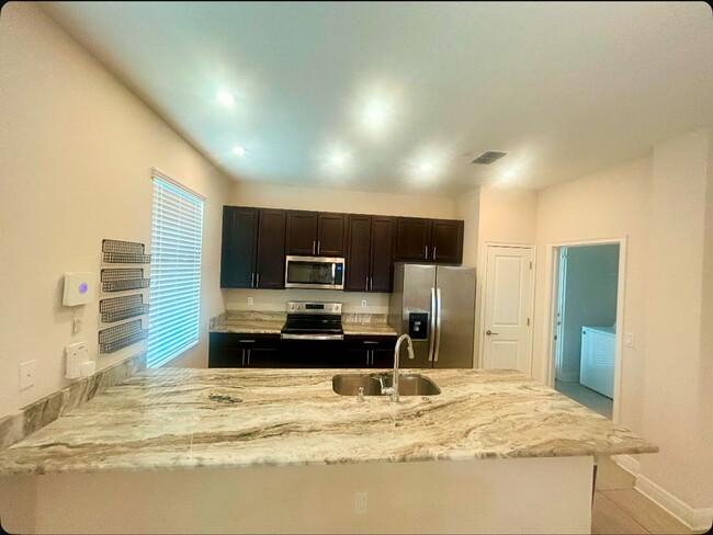 Building Photo - Beautiful Open Concept Home
