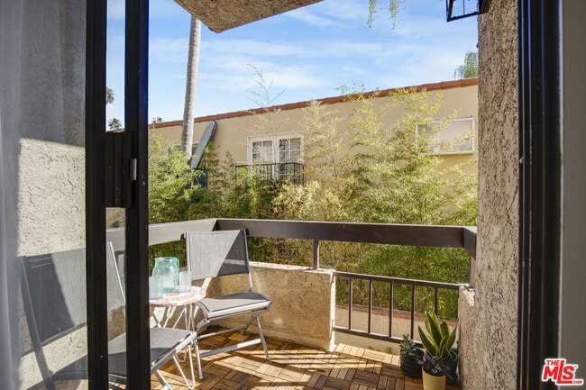 Foto del edificio - 8642 Gregory Wy