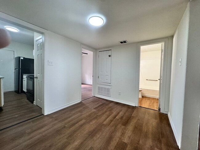 Foto del edificio - ONE BEDROOM APT WITH WATER PAID