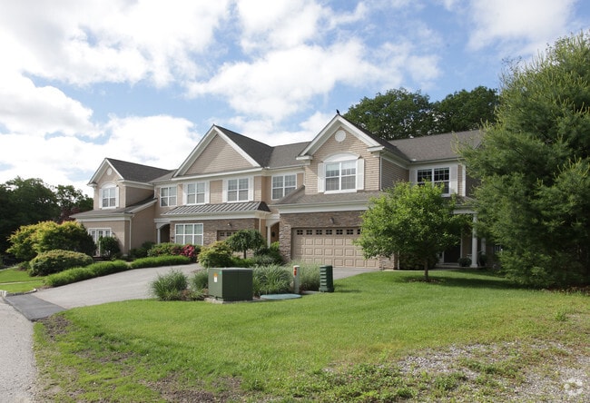 Hunter�s Chase Apartments Litchfield, CT