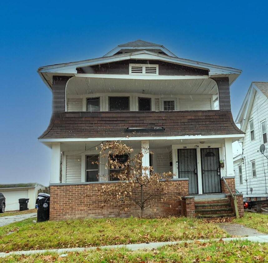 1754 Algonac Rd Unit Upper, Cleveland, OH 44112 Room for Rent in
