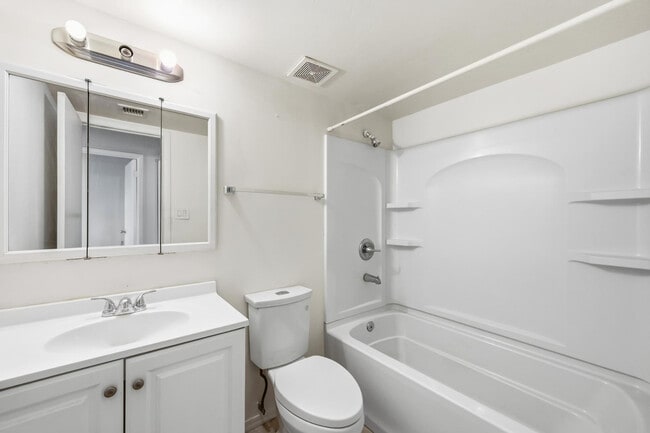 Foto del edificio - 6705 W Devonshire Ave