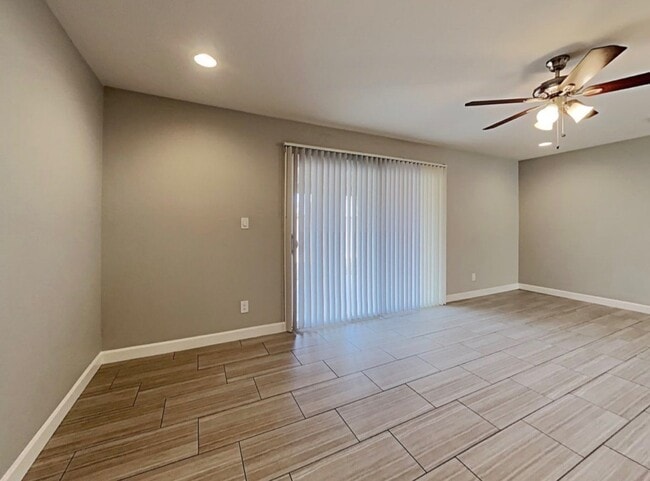 Building Photo - 1412 E Hermosa Dr