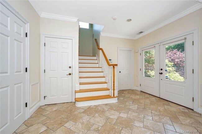 Building Photo - 696 Ridgeway