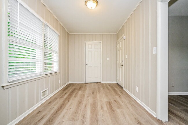 Building Photo - 4682 Glenwood Rd