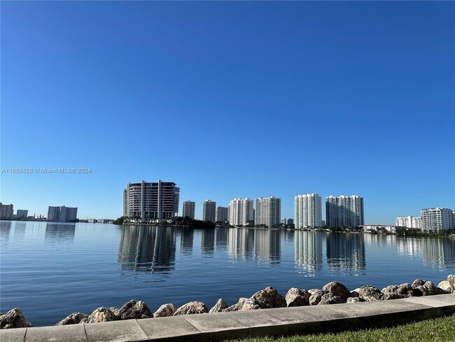 Foto del edificio - 3600 Mystic Pointe Dr