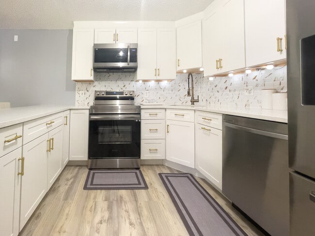 Building Photo - 340 Knotty Pine Cir