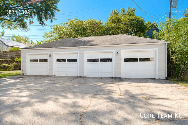 Building Photo - 627 E Meyer Blvd
