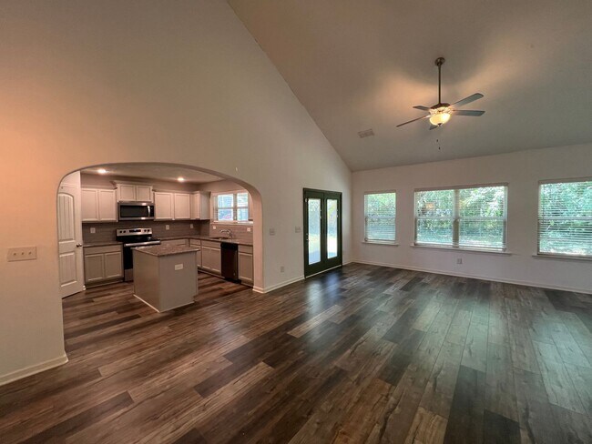 Foto del edificio - *1/2 Off First Month's Rent if leased by 9...