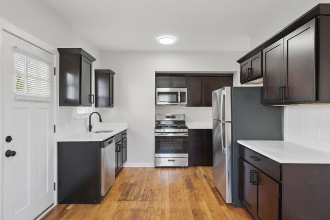 Foto del edificio - 310 Riverview Ave
