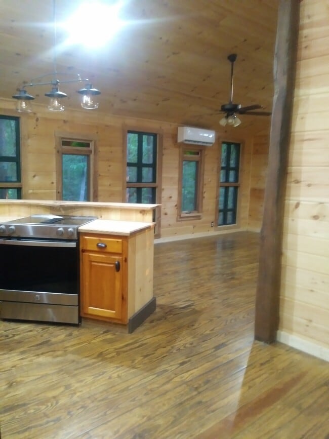 Building Photo - 428 Whitehead Rd