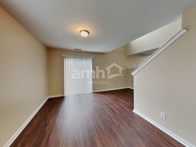 Foto del edificio - 6580 Dunsdin Dr