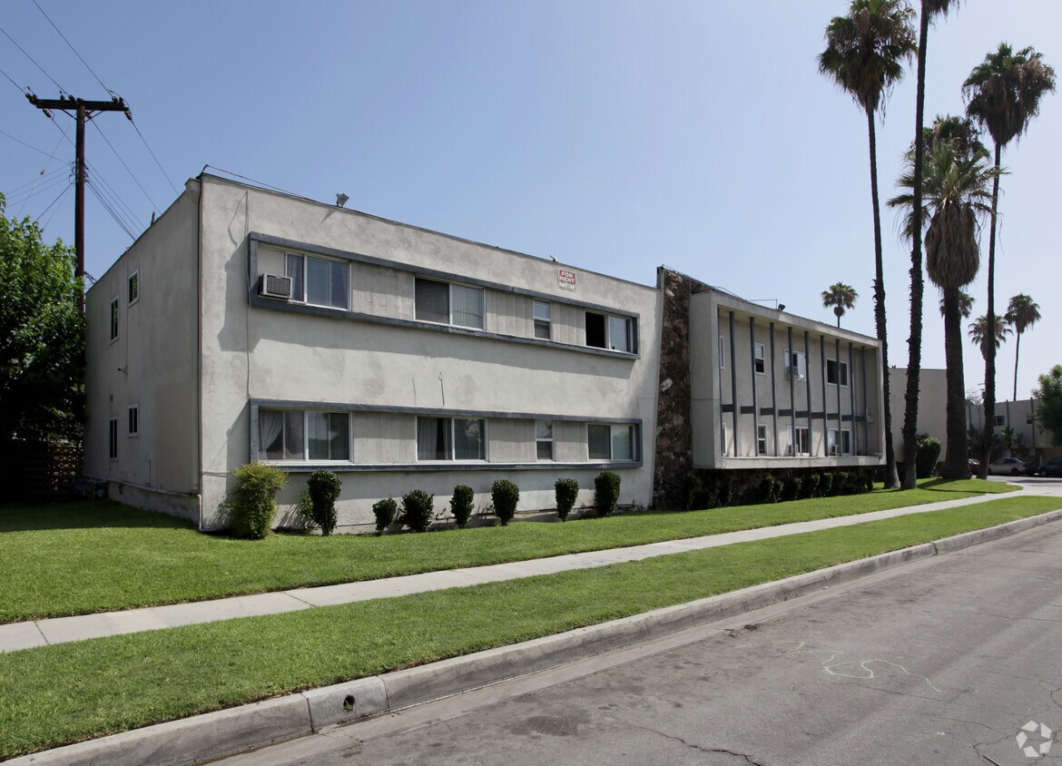 Foto principal - 8809 Rosecrans Ave