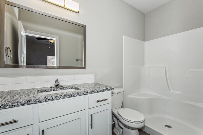 Building Photo - 3 bedroom 2 bath Townhome  - Haysville Sch...