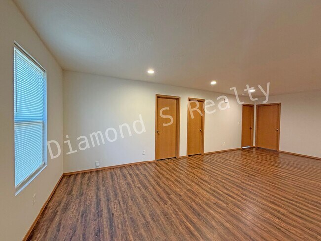 Foto del edificio - Cute and Clean 3 Bedroom Home Available!