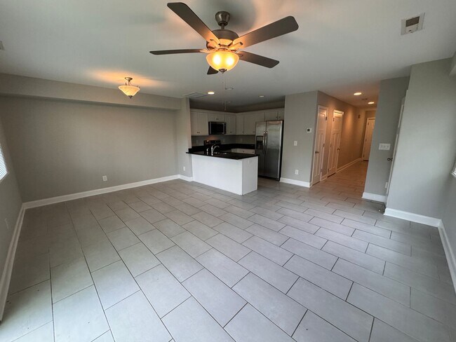 Foto del edificio - 3 Bedroom, 2.5 bath townhome in the heart of Columbia!