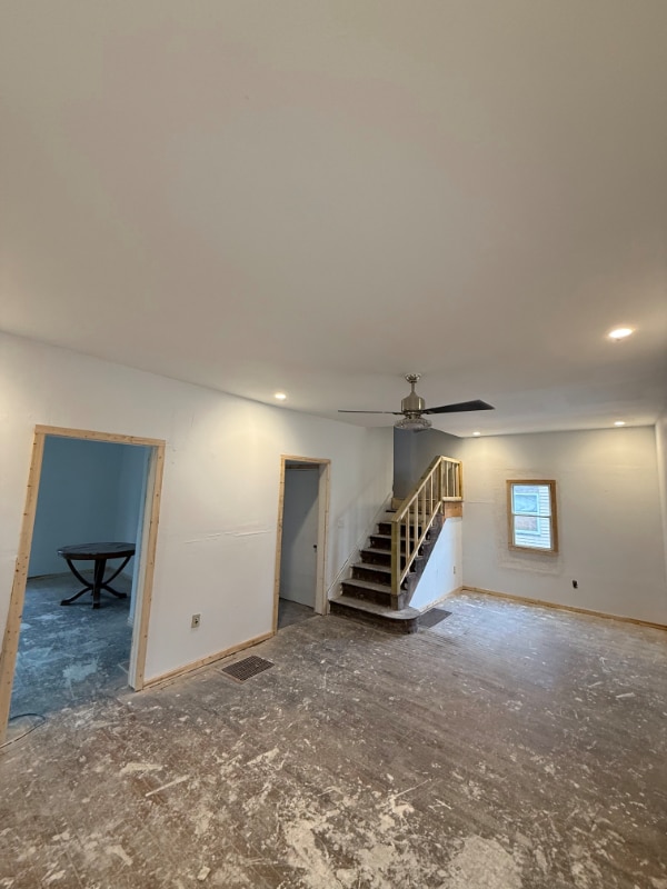 Building Photo - 327 E Stuart Ave